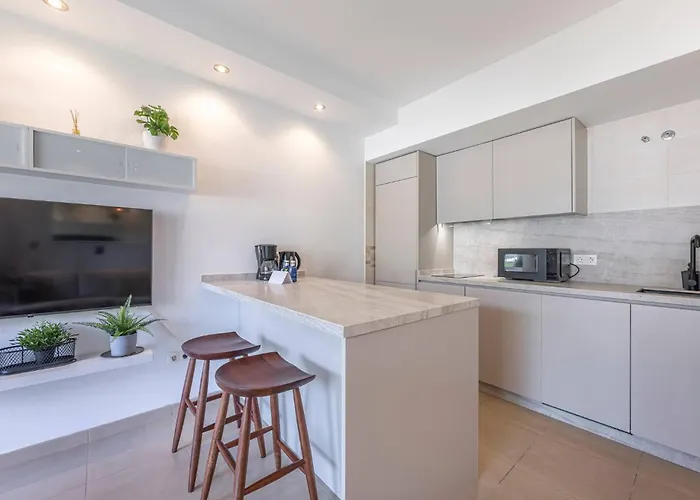 Cozy 1 Bedroom With 2 Pools & Tennis Court