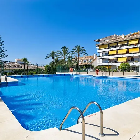 Апартаменти Cozy 1 Bedroom With 2 Pools & Tennis Court