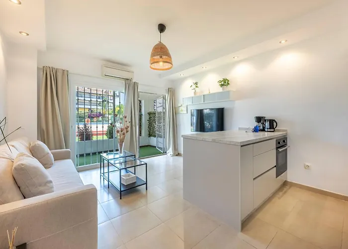 Cozy 1 Bedroom With 2 Pools & Tennis Court 마르베야