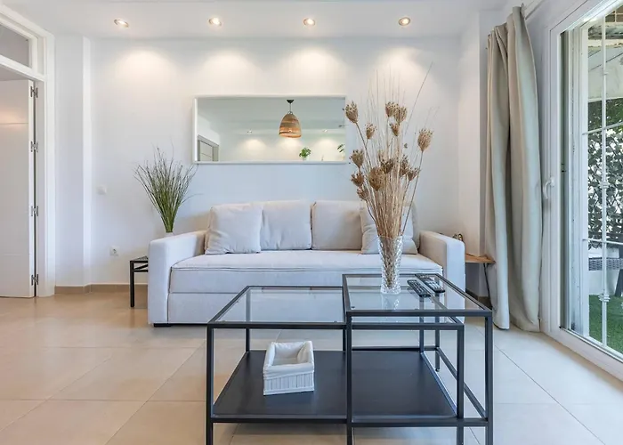 Cozy 1 Bedroom With 2 Pools & Tennis Court 아파트 *